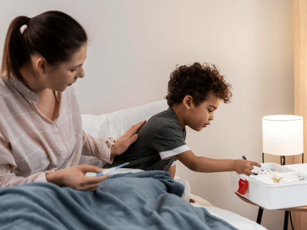 A mother provides appropriate RSV care for her son to help him recover quickly.