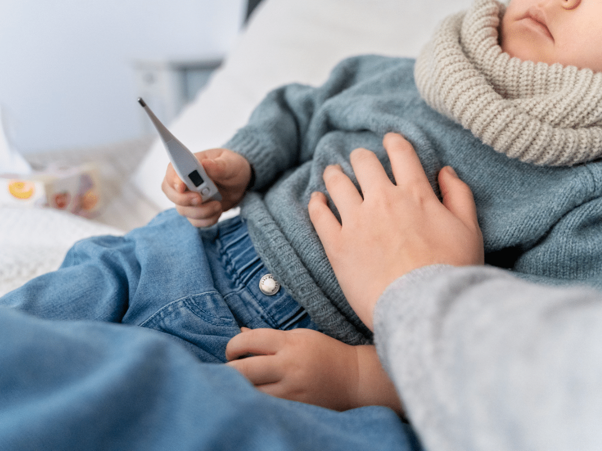A parent takes her child while they attend an RSV treatment consultation.