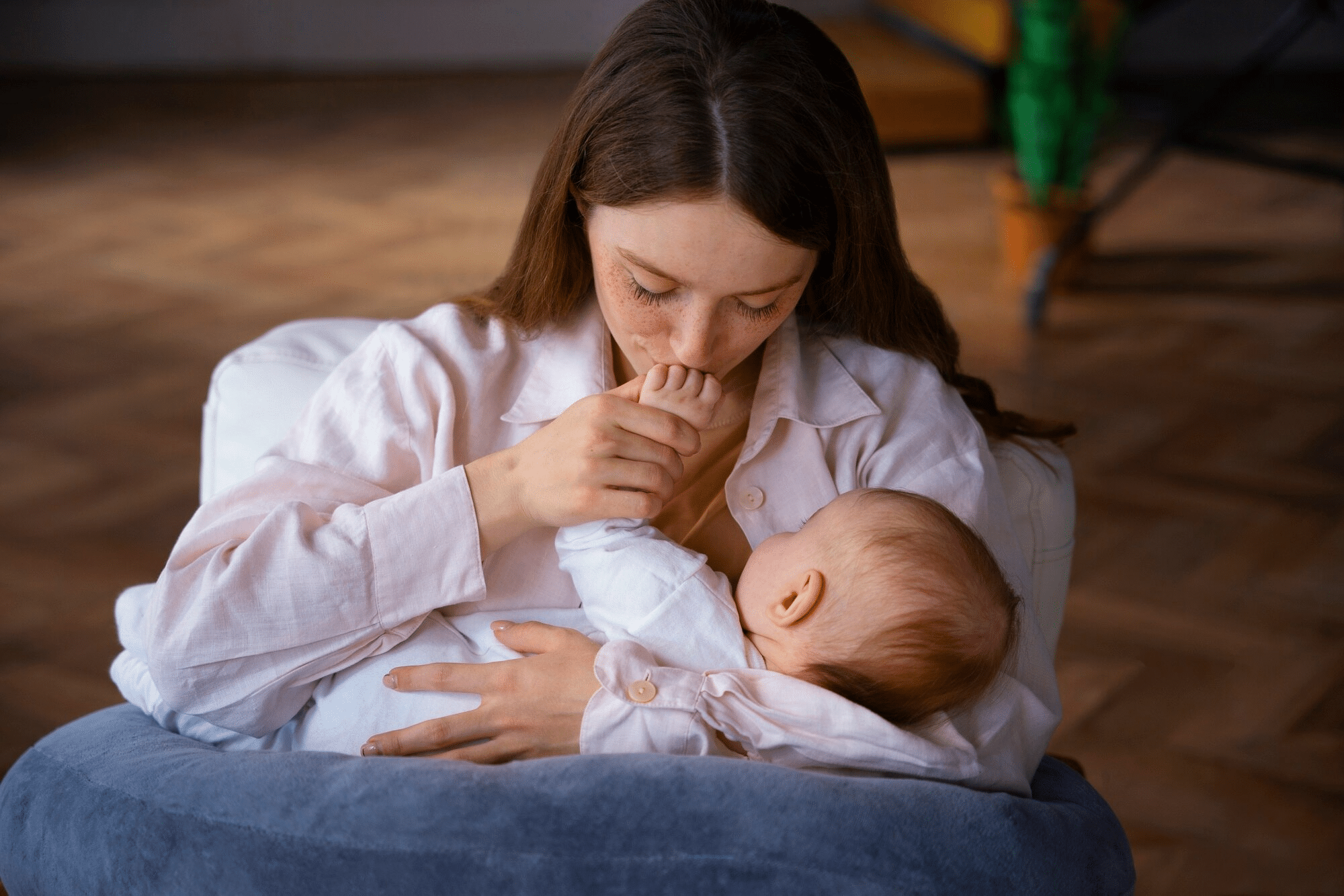 A mom prepares for newborn breastfeeding and bonding.